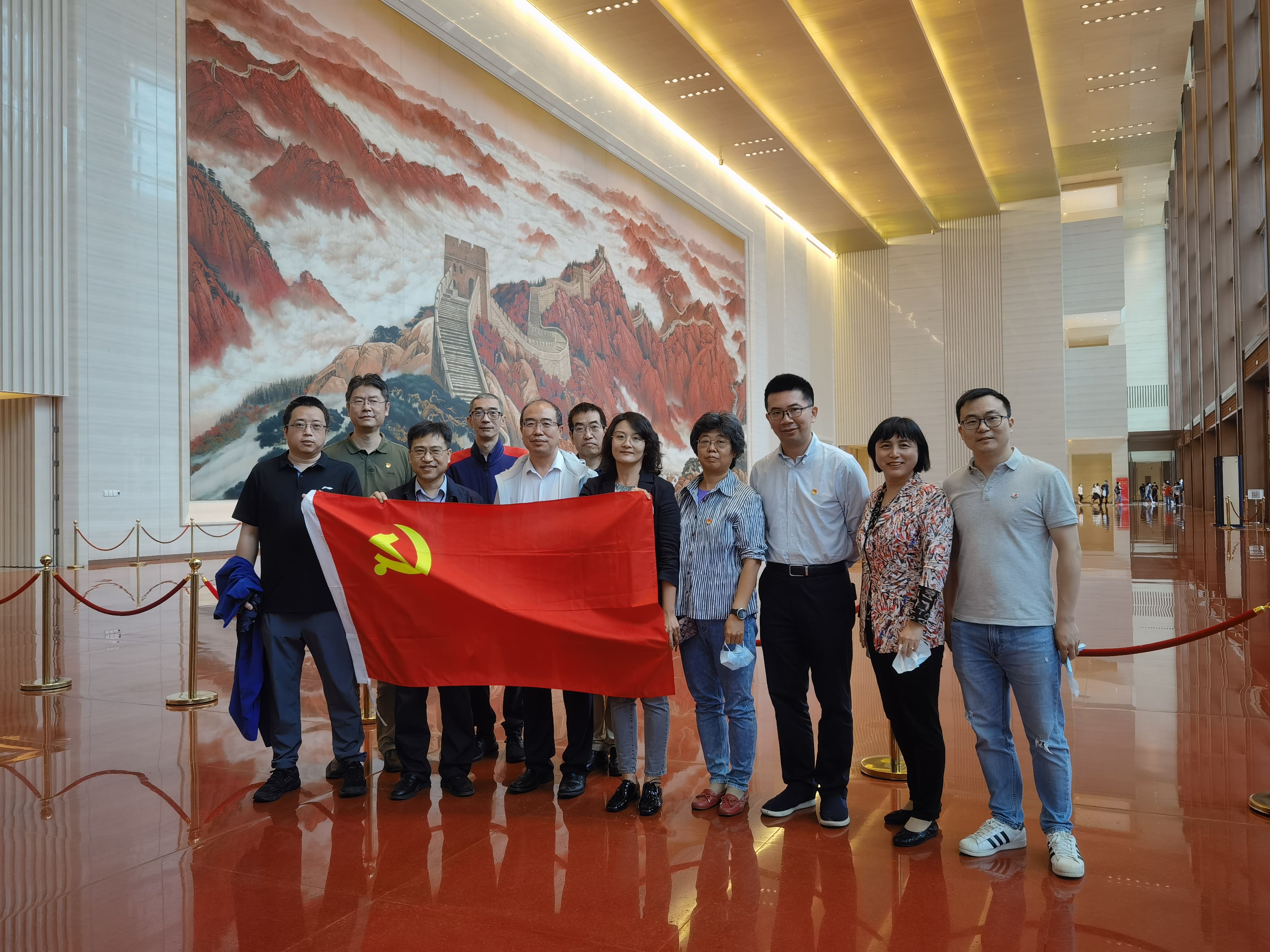 1633335398021056869.jpg 20210924-土水K8凯发与北京城建联合党建-高欣-参观中国共产党历史展览馆人员合影-min.jpg